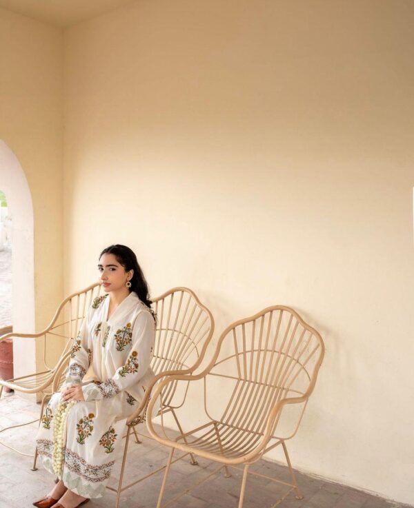 Elegant Floral 2-Piece Suit - Image 6