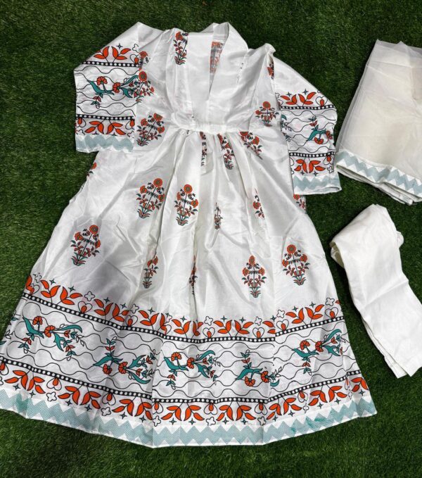 Elegant Floral 2-Piece Suit - Image 3
